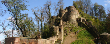 قلعه رودخان گیلانگردی در نوروز 1401- سفر در مسیری سبز و باران خورده
