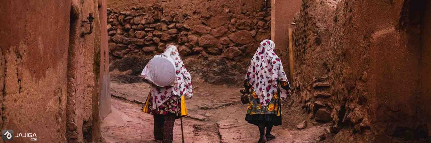 Abyaneh locals روستای ابیانه؛ خانه‌های خشتی با دیوارهای سرخ رنگ